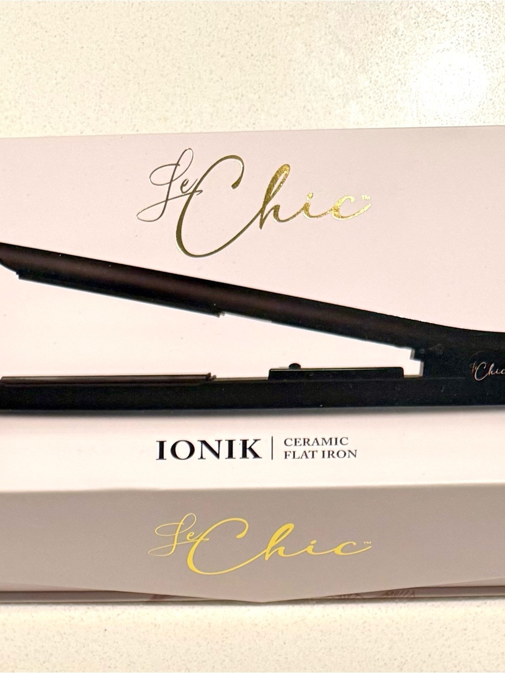 chic Ceramic Ionik Flat Iron - Black